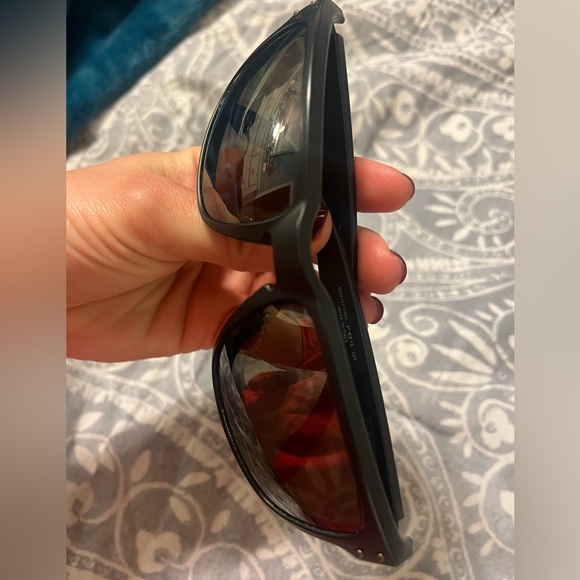 OAKLEY- lightly worn polarized sunglasses - Picture 5 of 7